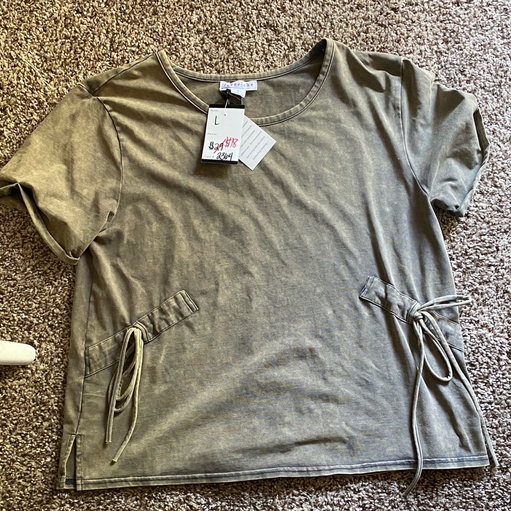 Loveriche Casual tee-acid washed w/pocket detail